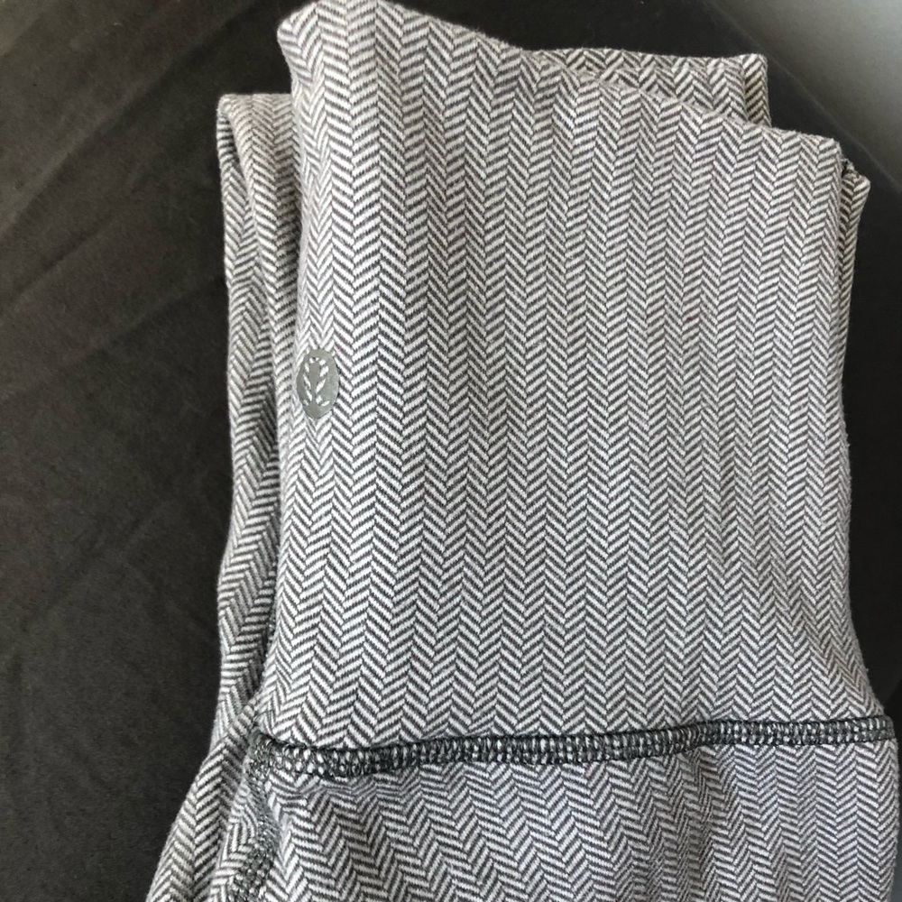 High-waisted Lululemon Leggings Size 2 Grey/White